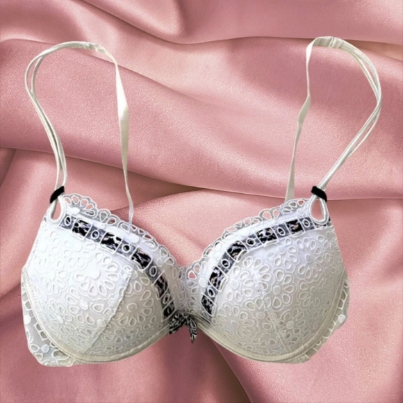 Victoria's Secret Sexy Little Things White Lace Padded Push Up Bra Sz 34C - Picture 1 of 8